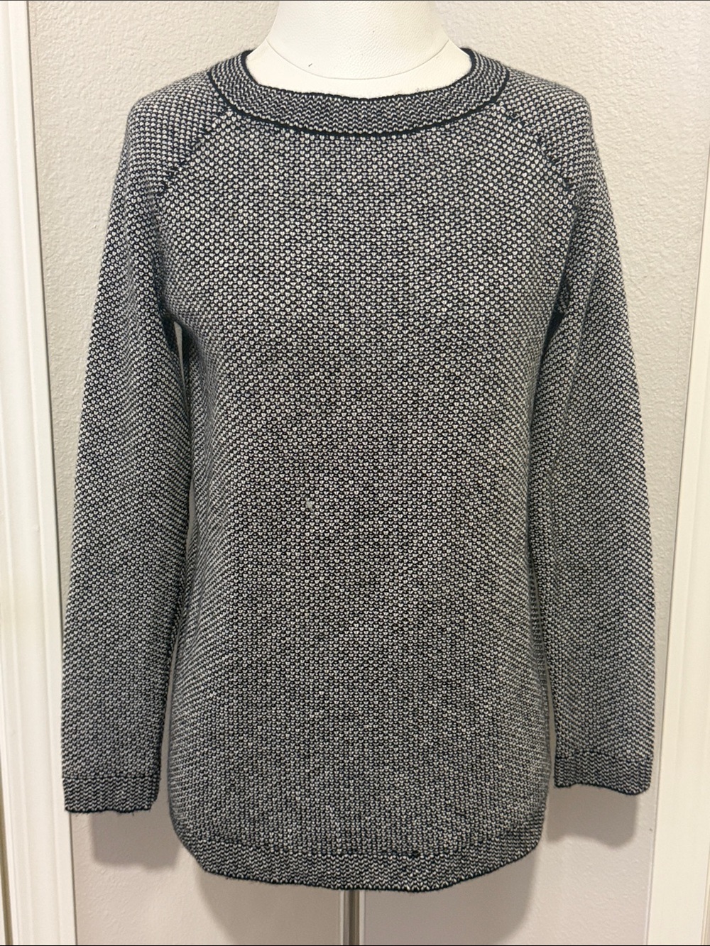 Theory 100% Cashmere Textured Marled Crewneck SweaterClassic Mid Length